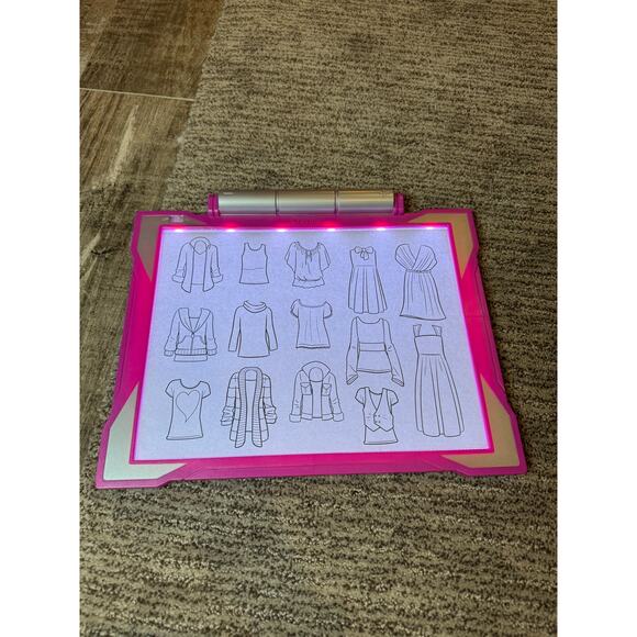 Melissa & Doug Fashion Design and Crayola Light up Tracing Pad. - Picture 3 of 11